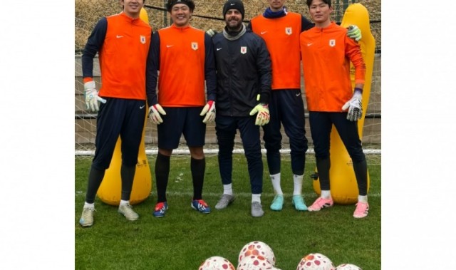 世界杯历届冠军-王大雷社媒晒4名泰山门将与教练合影：新赛季一起加油呀！