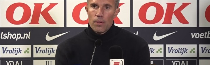 世界杯历届冠军-被球迷怒骂"滚蛋"！范佩西：听到了，但这些年我已练就一副厚脸皮